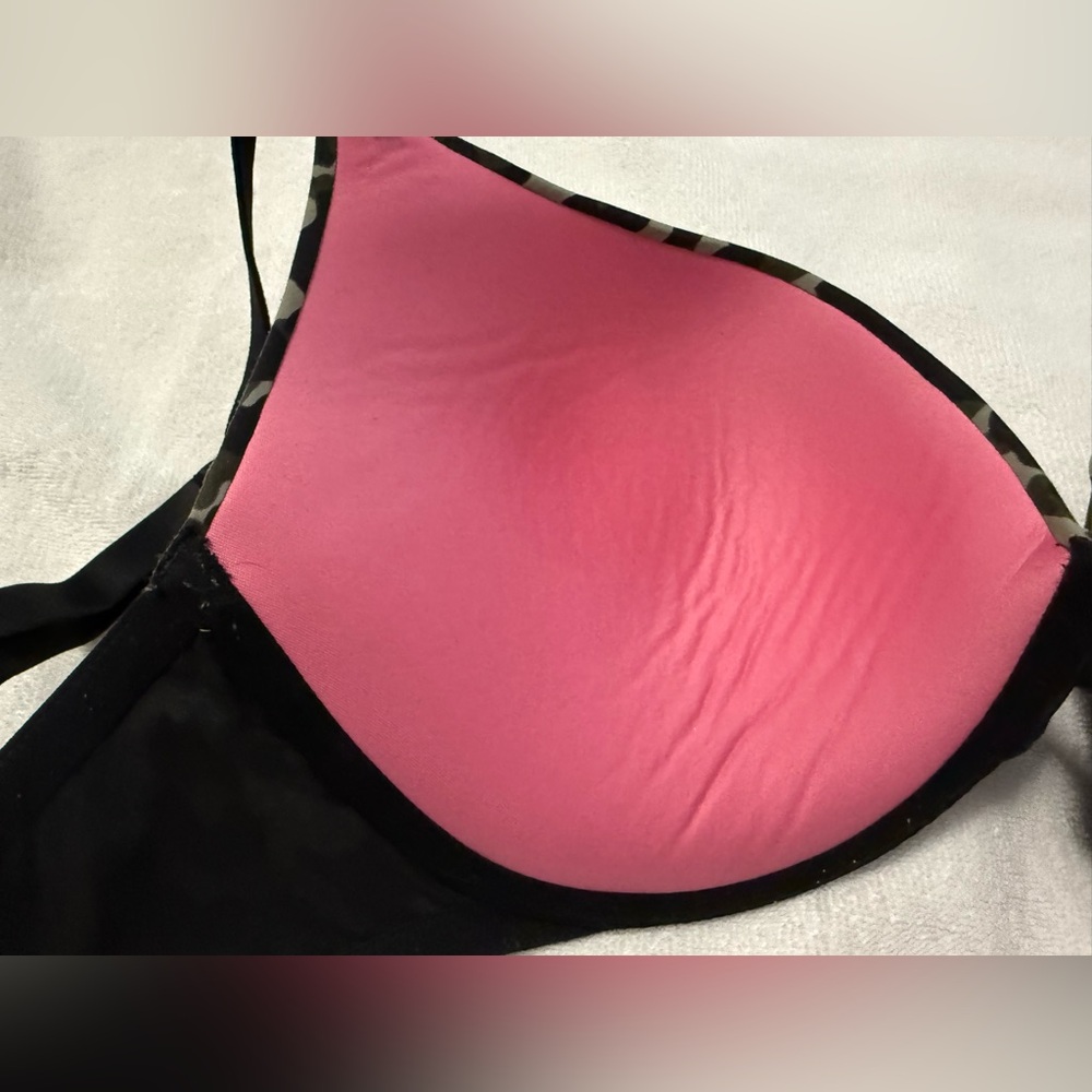 PINK Victoria’s Secret. Camo Print Bra with Black Lettering 36DD - Picture 5 of 5